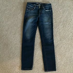 Women’s American Eagle skinny jeans size 6 dark wash